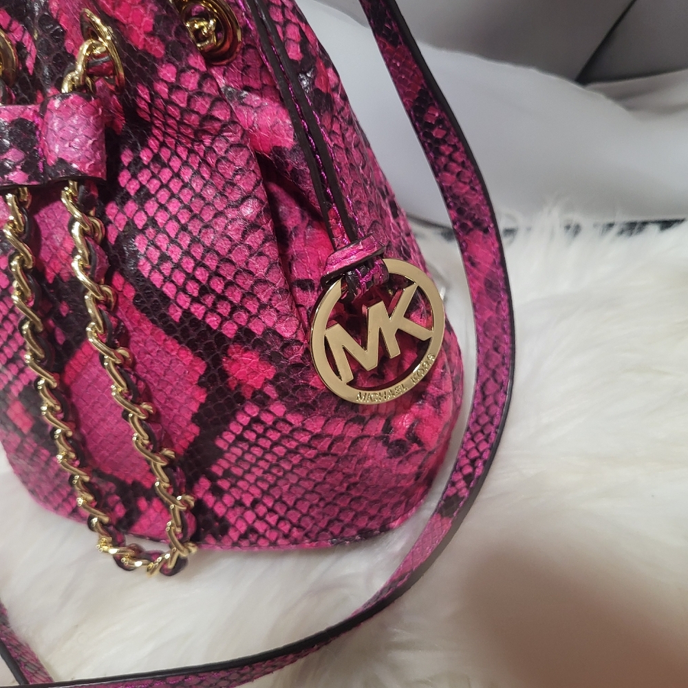 NWOT Michael Kors Mini Frankie Drws Crossbody Bag Embossed Leather Raspberry - Picture 4 of 7